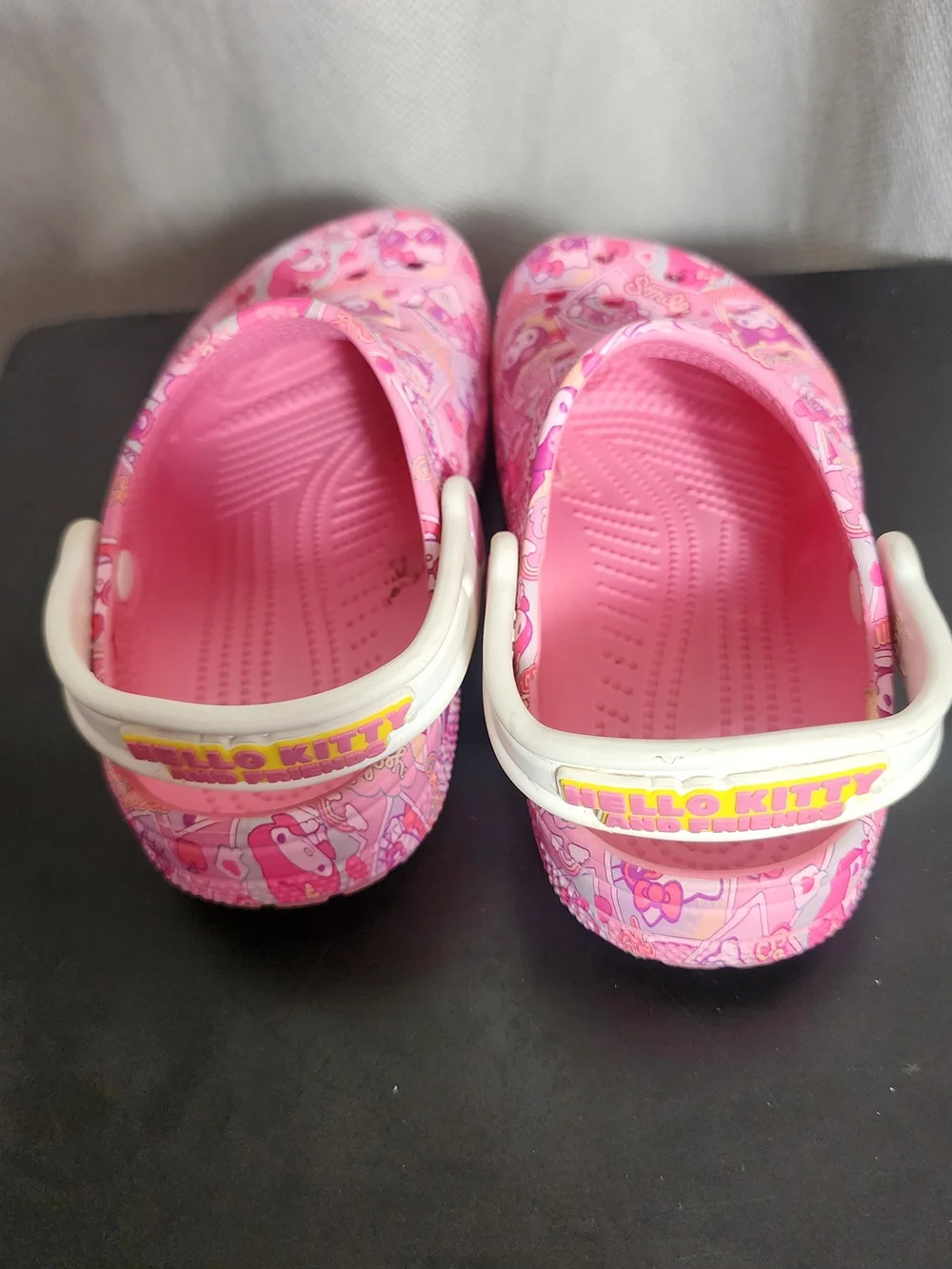 Crocs Sanrio Hello Kitty Pink Classic Clogs Youth J1